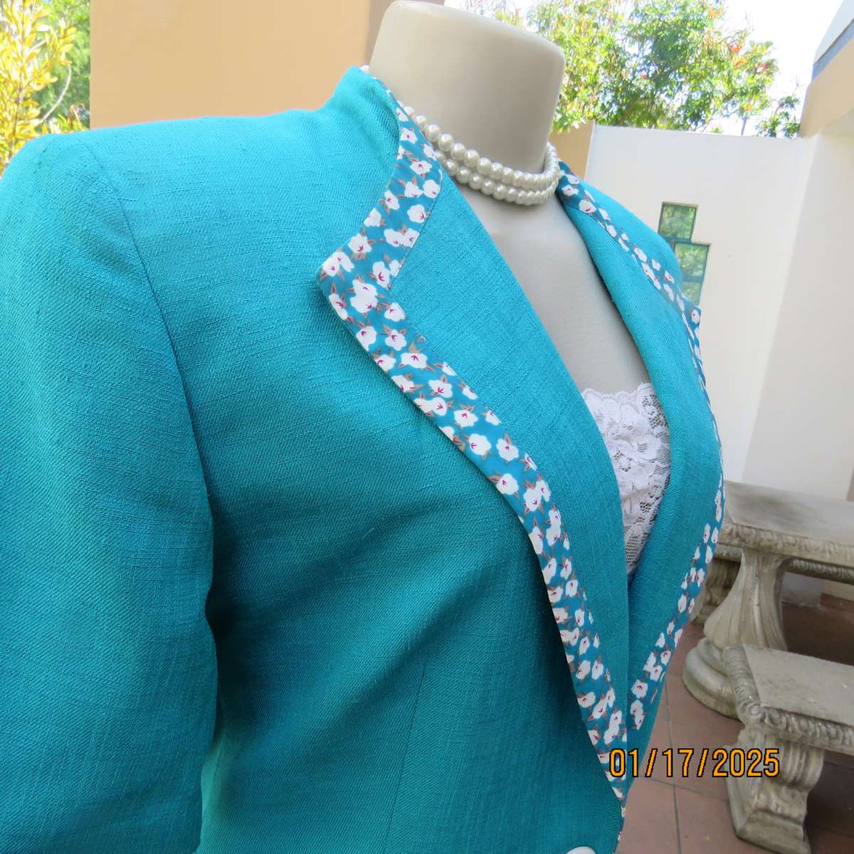LADY RUTH REED 80's vintage turquoise short sleeve jacket. With floral edging. Size 38. As new cond.