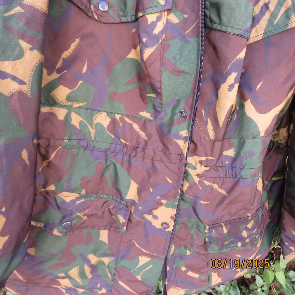ARMY Co long camo rain jacket with hood and drawstrings. Size 3XL.