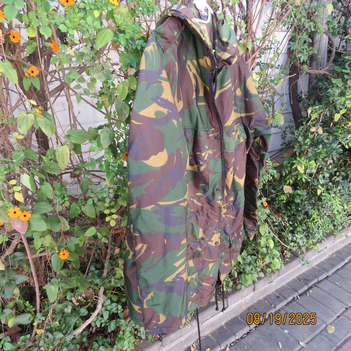 ARMY Co long camo rain jacket with hood and drawstrings. Size 3XL.