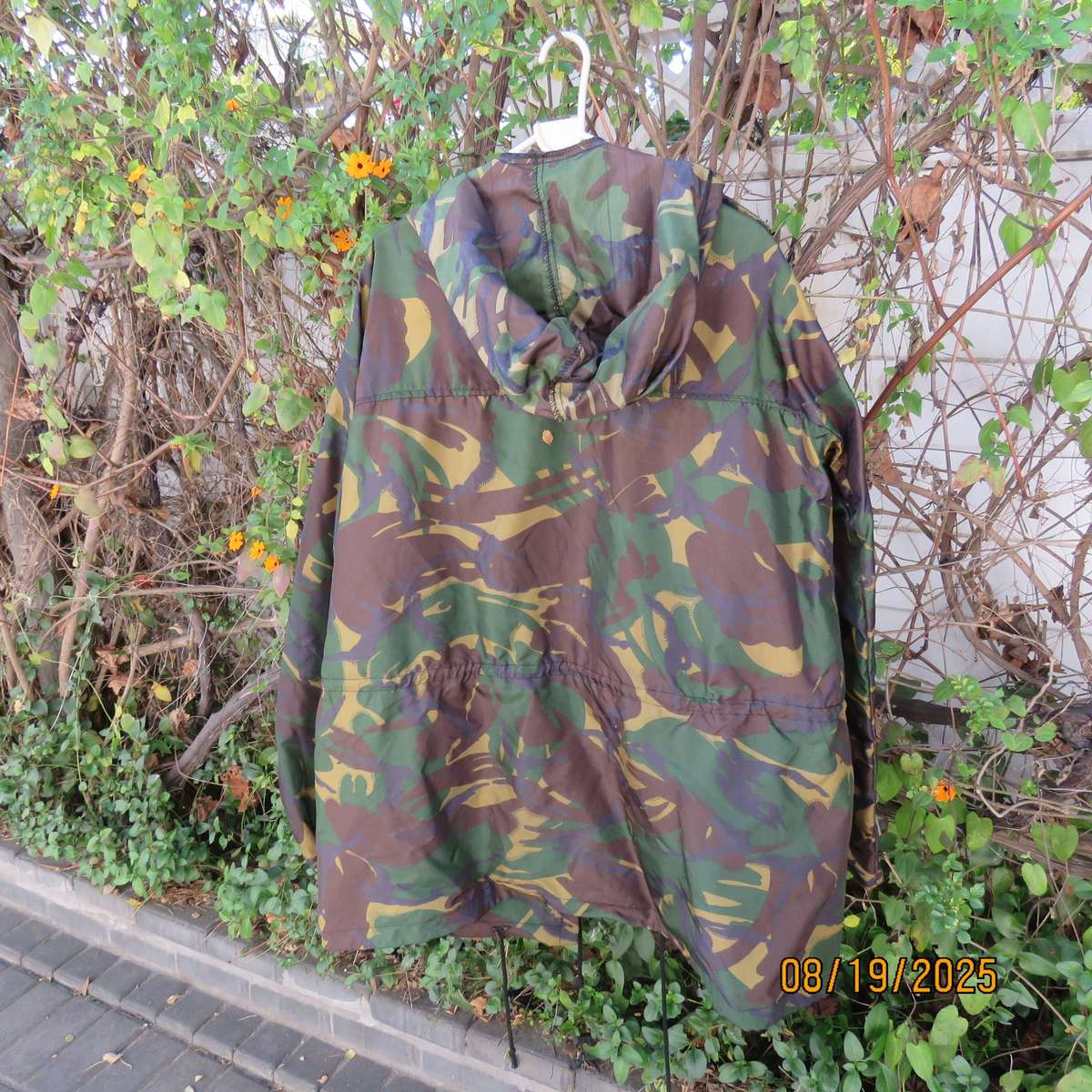ARMY Co long camo rain jacket with hood and drawstrings. Size 3XL.