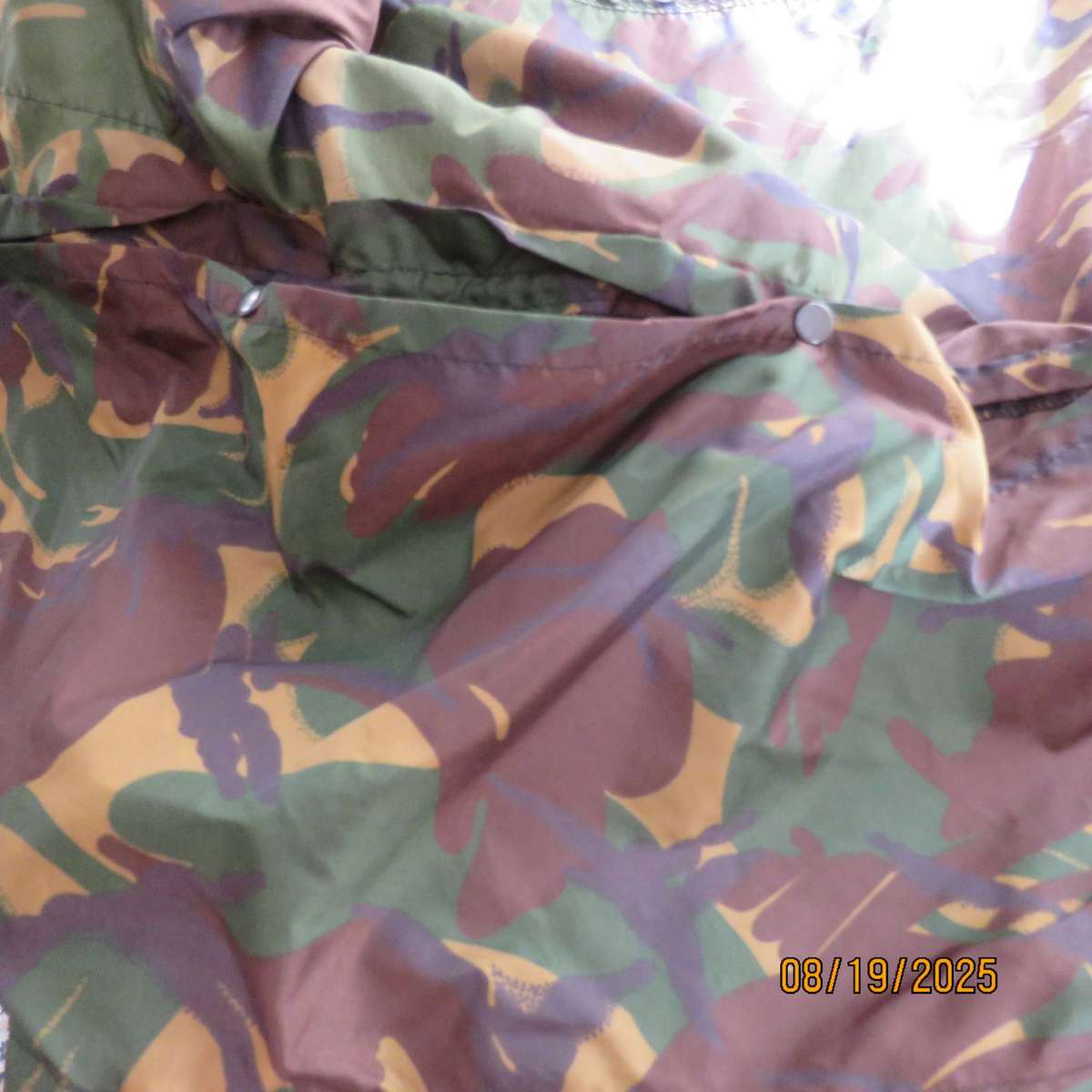 ARMY Co long camo rain jacket with hood and drawstrings. Size 3XL.