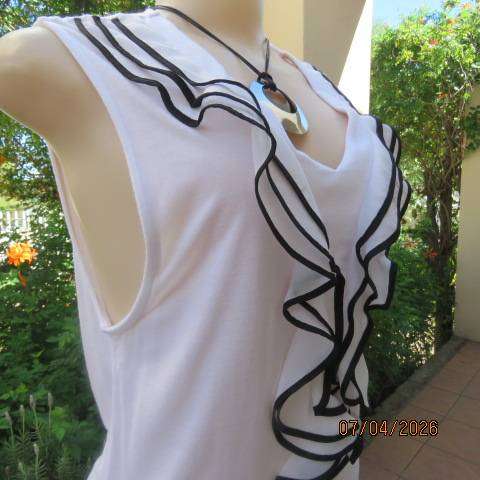 KELSO sleeveless white stretch viscose slip-over top with V neckline and triple frills, size 38