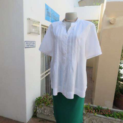SIROCCO snow white 100% linen short sleeve button down top. Size 40