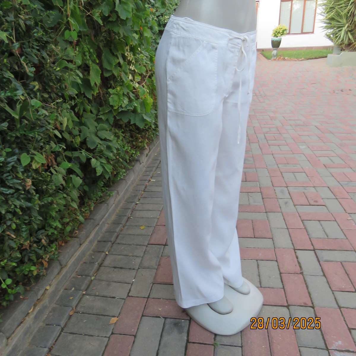 FOSHINI 100% linen white straight legged pants. Size 36. Front pockets