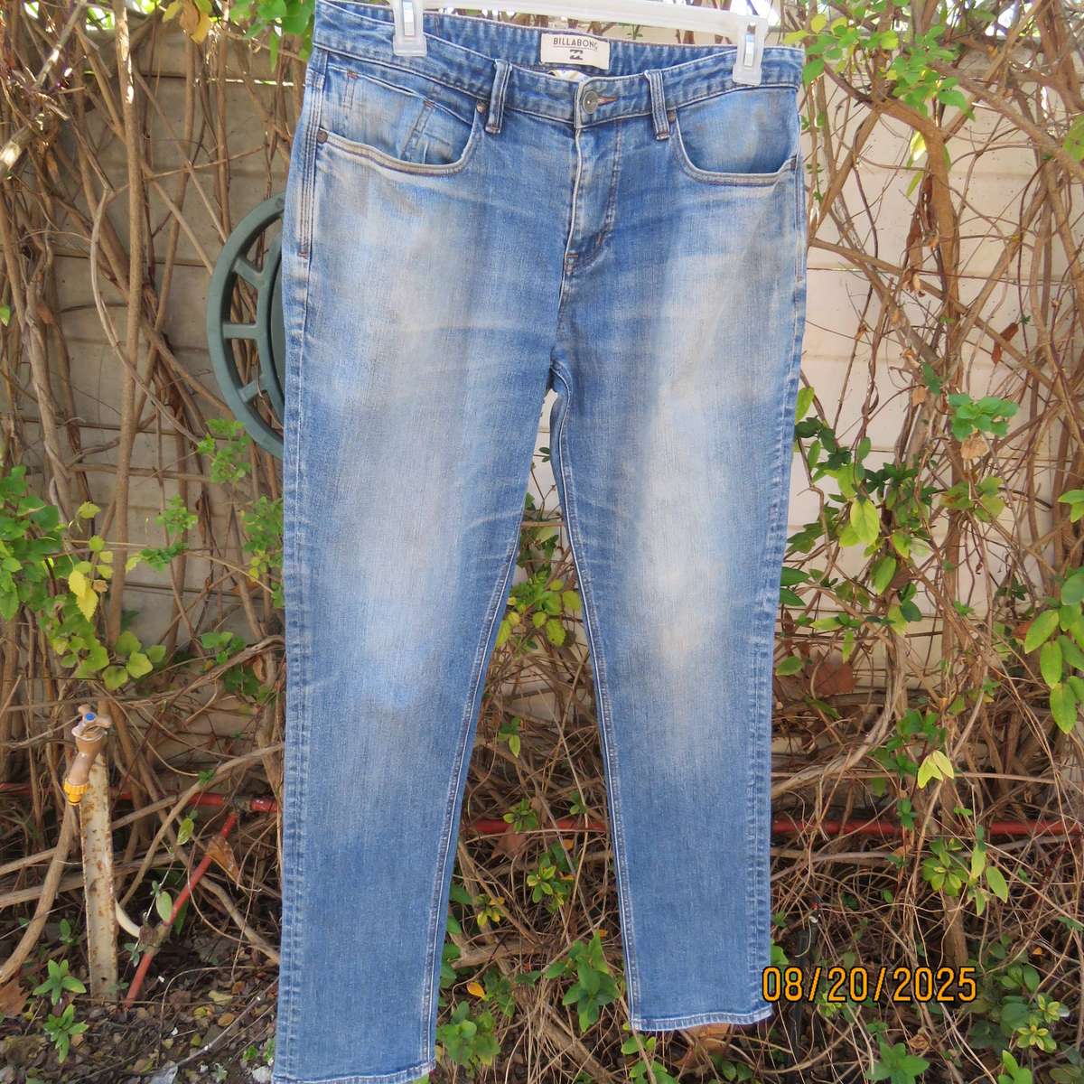 BILLABONG blue denim stretch polycotton jeans size 40 worn by lady.
