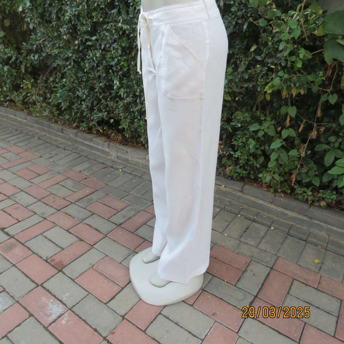 FOSHINI 100% linen white straight legged pants. Size 36. Front pockets