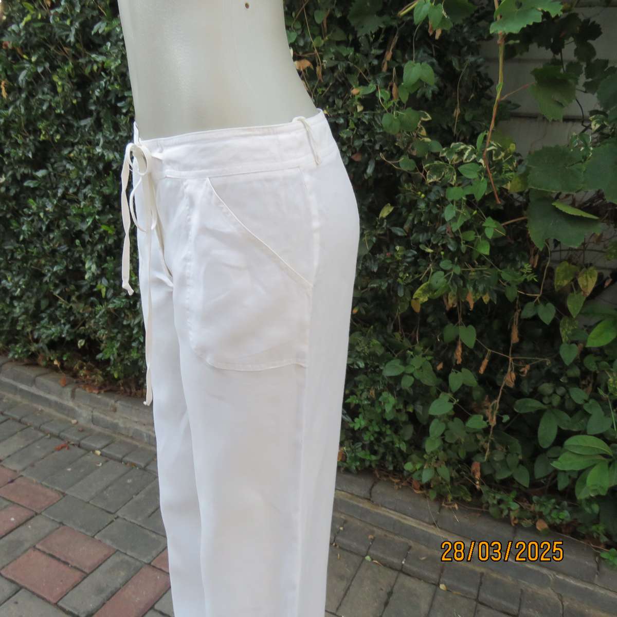 FOSHINI 100% linen white straight legged pants. Size 36. Front pockets