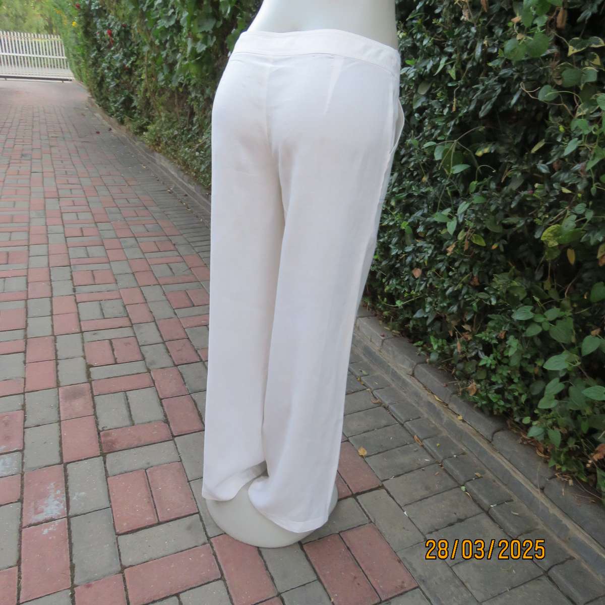 FOSHINI 100% linen white straight legged pants. Size 36. Front pockets