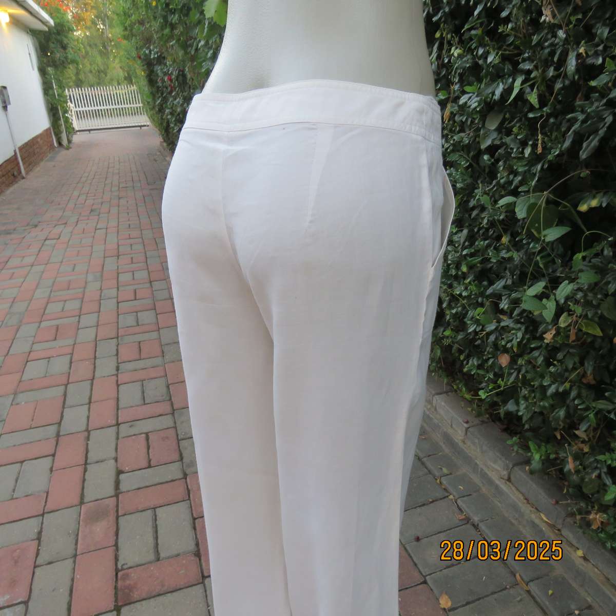 FOSHINI 100% linen white straight legged pants. Size 36. Front pockets