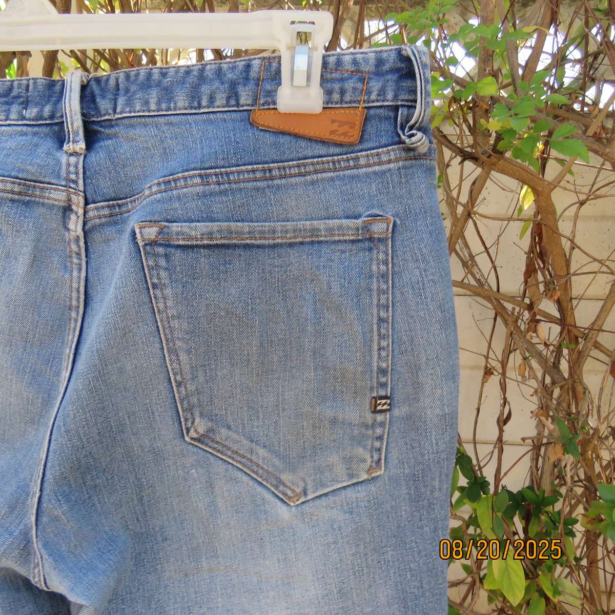 BILLABONG blue denim stretch polycotton jeans size 40 worn by lady.