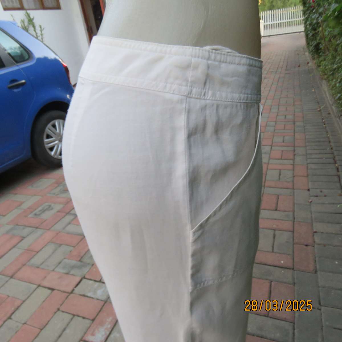 FOSHINI 100% linen white straight legged pants. Size 36. Front pockets