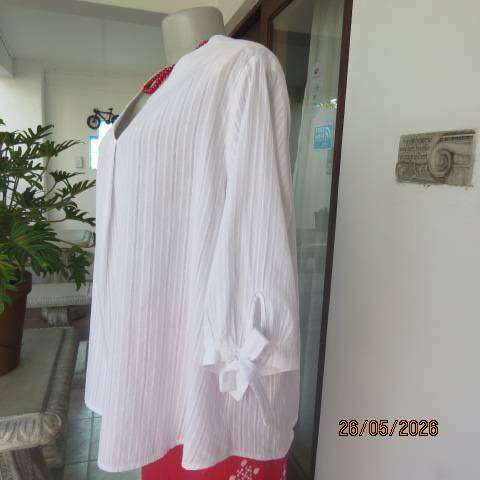 Miladys snow white slip-over cotton top with vertical embossed stripes, size 42