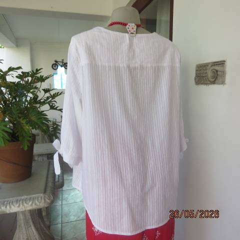 Miladys snow white slip-over cotton top with vertical embossed stripes, size 42