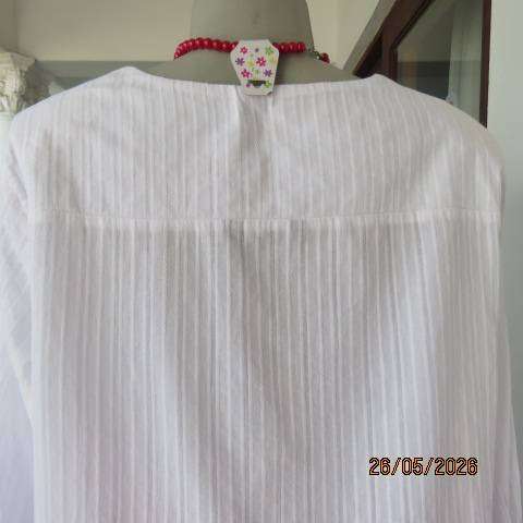 Miladys snow white slip-over cotton top with vertical embossed stripes, size 42