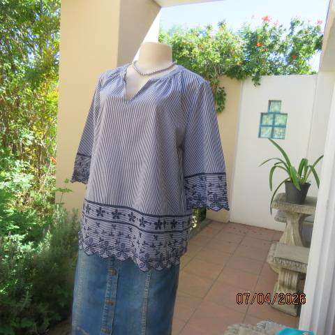 MILADYS cotton navy and white fine striped embroidered top size 38