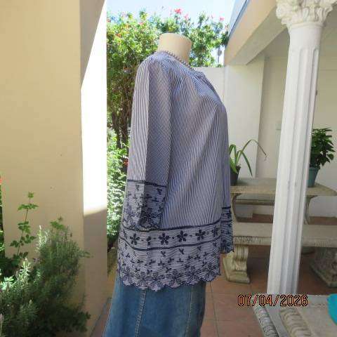 MILADYS cotton navy and white fine striped embroidered top size 38