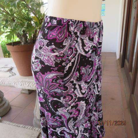 Soft stretch polyester black rounded paneled skirt with pink-white bo-ho print. Size 35