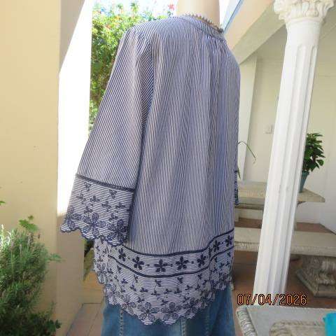 MILADYS cotton navy and white fine striped embroidered top size 38