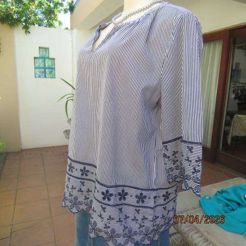 MILADYS cotton navy and white fine striped embroidered top size 38