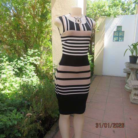 MASSUMI bodycon horizontal striped dress in black-white-beige. In stretch textured poly. Size 30