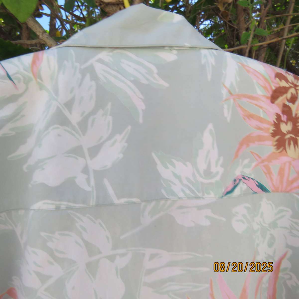 FRONTLINE short sleeve cotton shirt in mint green with peach-white print. Size M