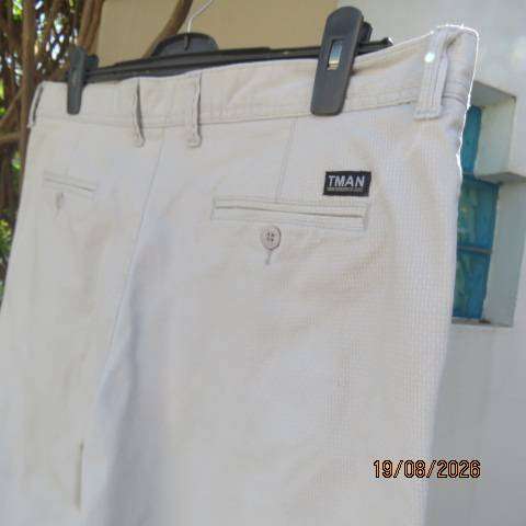 TRUWORTHS Man light grey check cotton stretch shorts with front and side pockets size 38