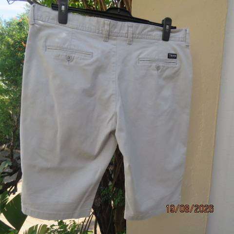 TRUWORTHS Man light grey check cotton stretch shorts with front and side pockets size 38