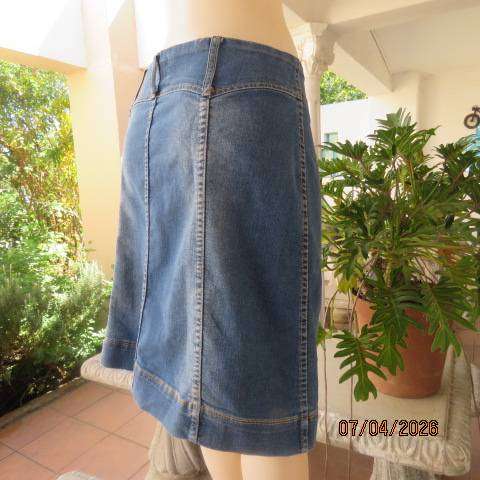 Button-down polycotton stretch paneled blue denim bandless skirt size 36