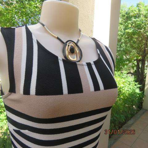 MASSUMI bodycon horizontal striped dress in black-white-beige. In stretch textured poly. Size 30