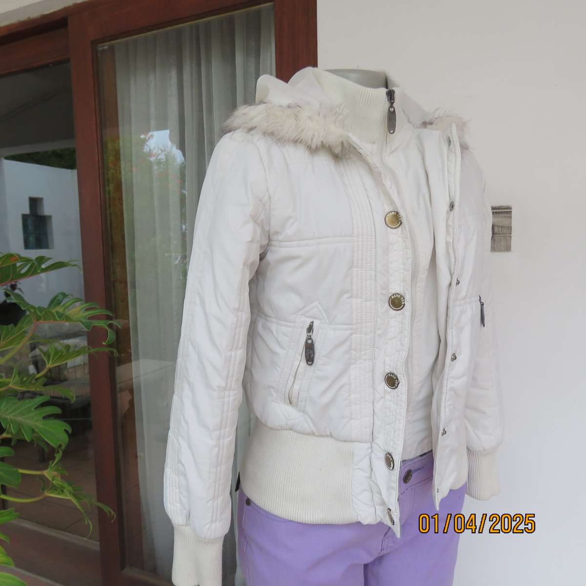 HANG TEN white padded zip up jacket with hood. Also with press buttons. Size 32. As new
