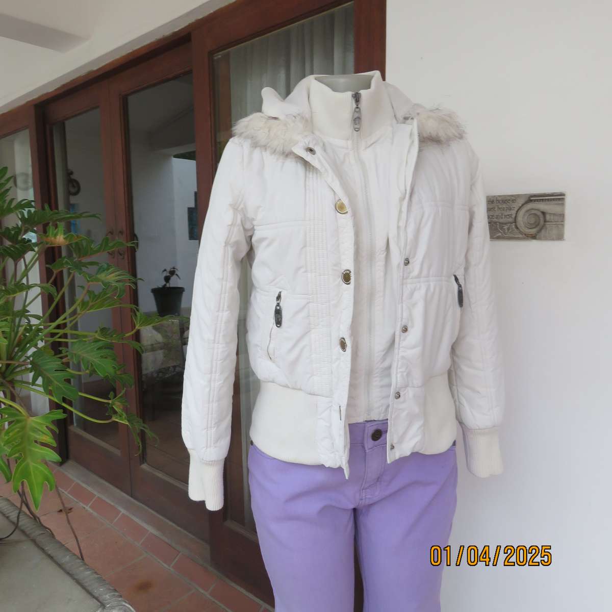 HANG TEN white padded zip up jacket with hood. Also with press buttons. Size 32. As new