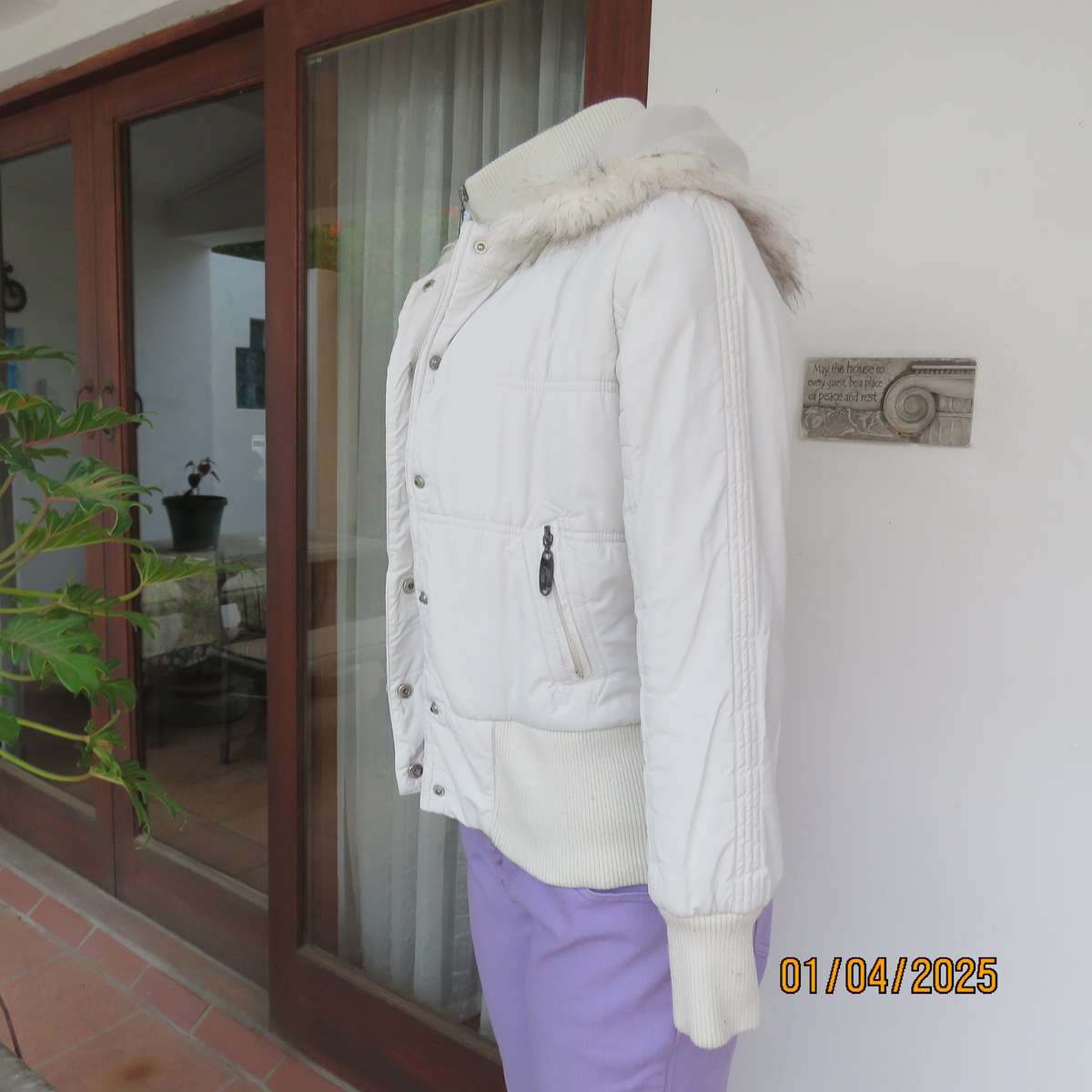 HANG TEN white padded zip up jacket with hood. Also with press buttons. Size 32. As new