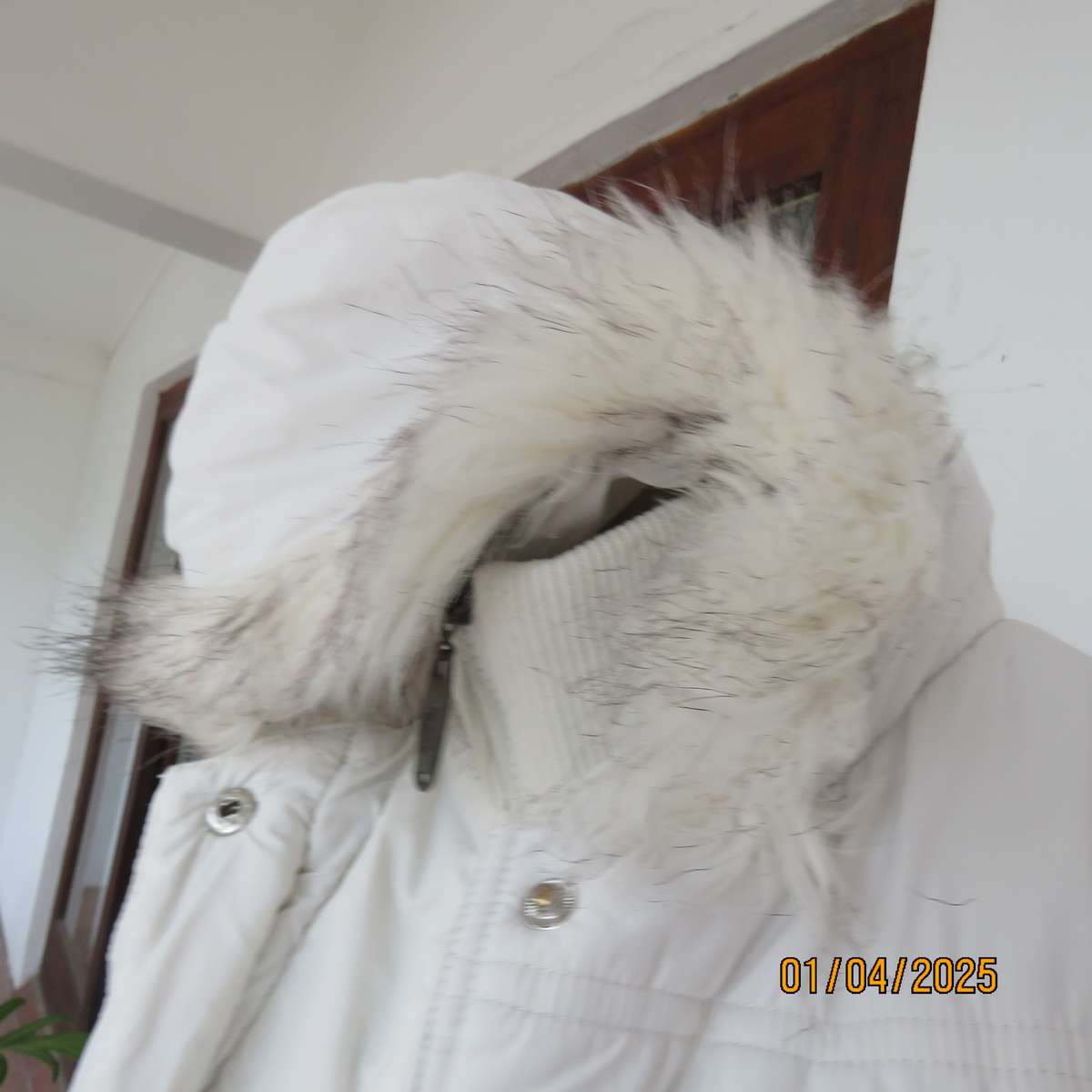 HANG TEN white padded zip up jacket with hood. Also with press buttons. Size 32. As new