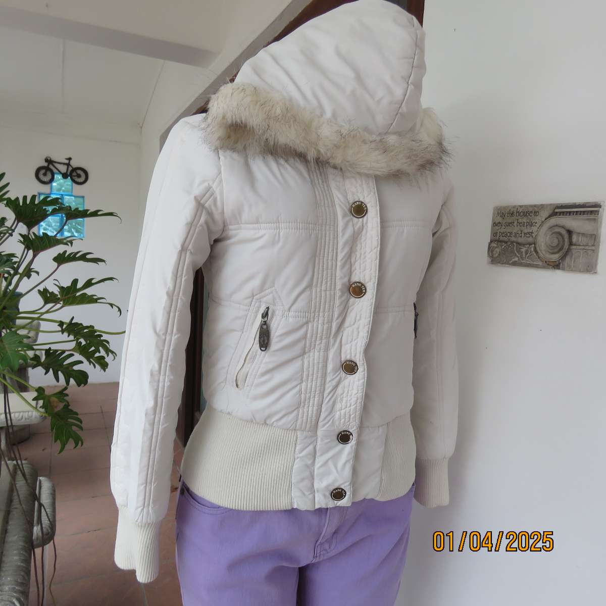 HANG TEN white padded zip up jacket with hood. Also with press buttons. Size 32. As new