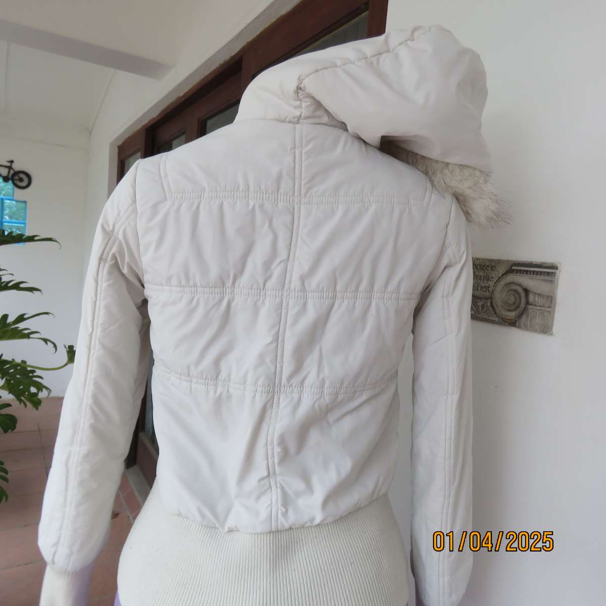 HANG TEN white padded zip up jacket with hood. Also with press buttons. Size 32. As new