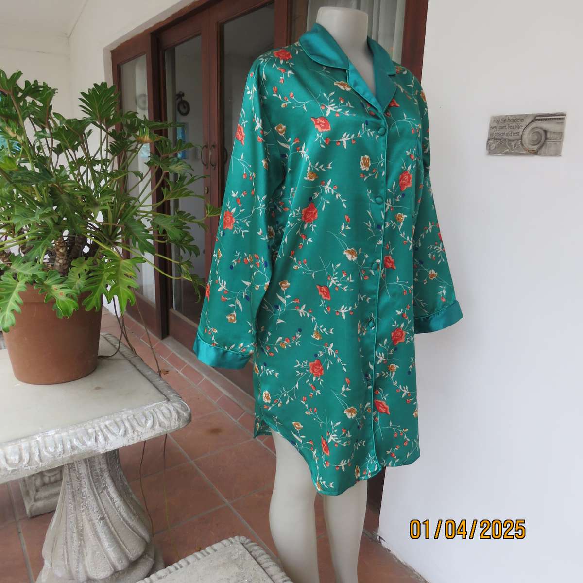 BLUSH long sleeve short jade green nighty in satin polyester. Size 36. Peach flowers.