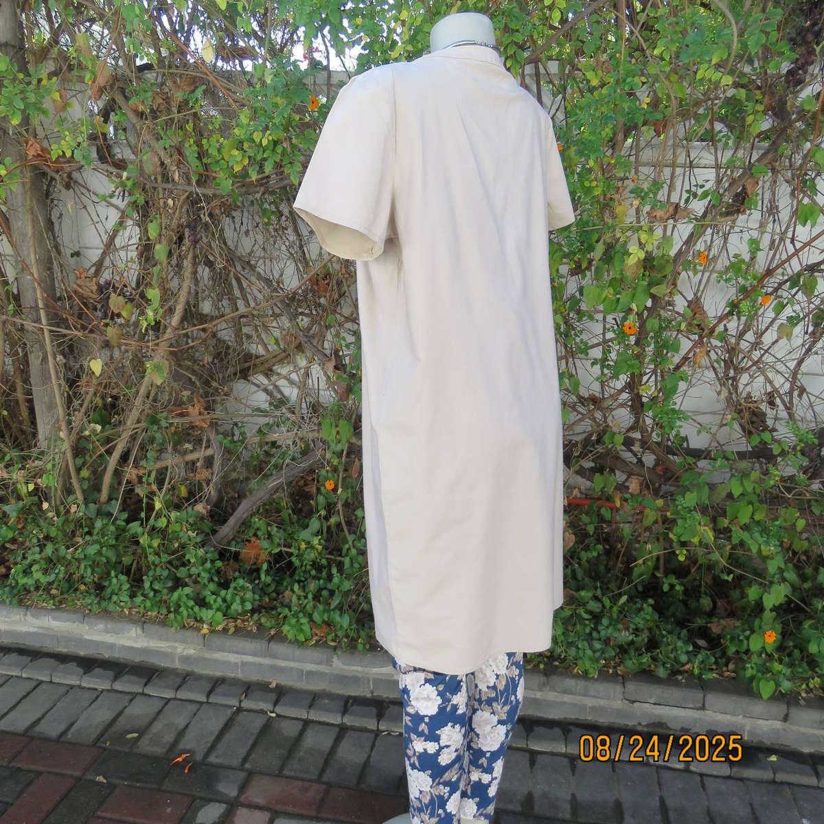 Ecru colour long loose top-short dress size 40 in cotton. V front.