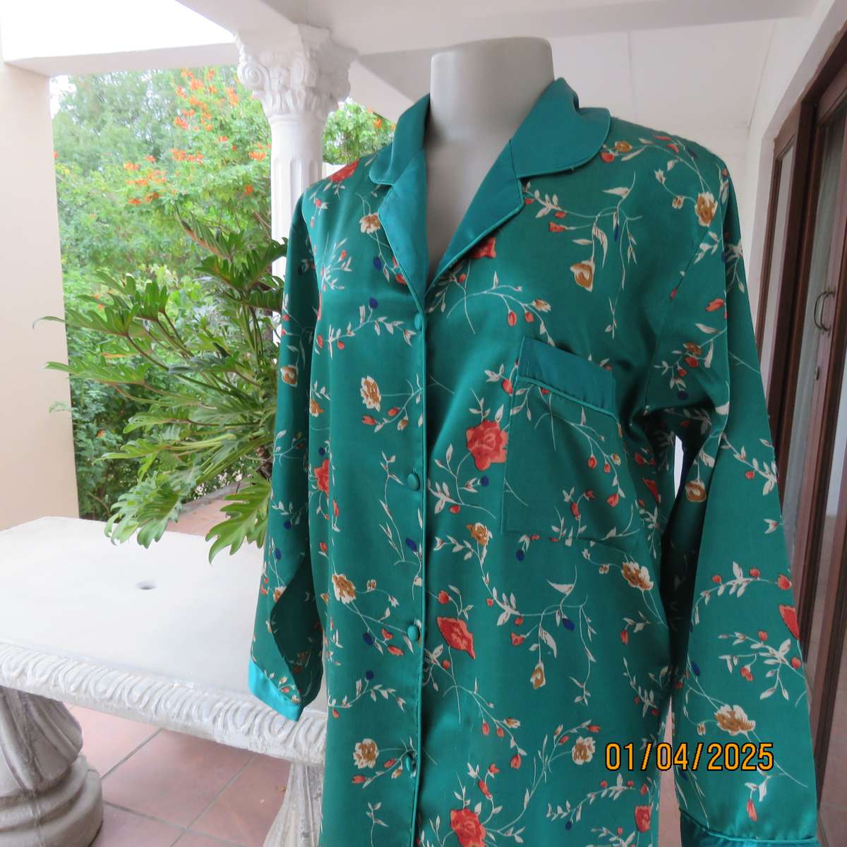 BLUSH long sleeve short jade green nighty in satin polyester. Size 36. Peach flowers.