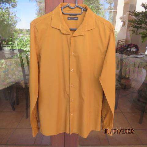 MARKHAM mustard colour long sleeve slim polycotton men's shirt size Medium. As new