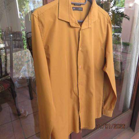 MARKHAM mustard colour long sleeve slim polycotton men's shirt size Medium. As new
