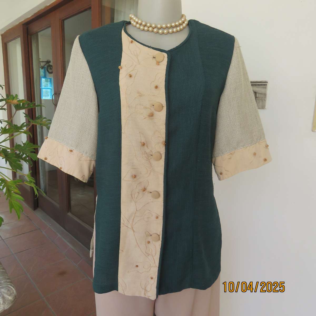 Boutique made woven polycotton beige - juniper green short sleeve top. Size 35.