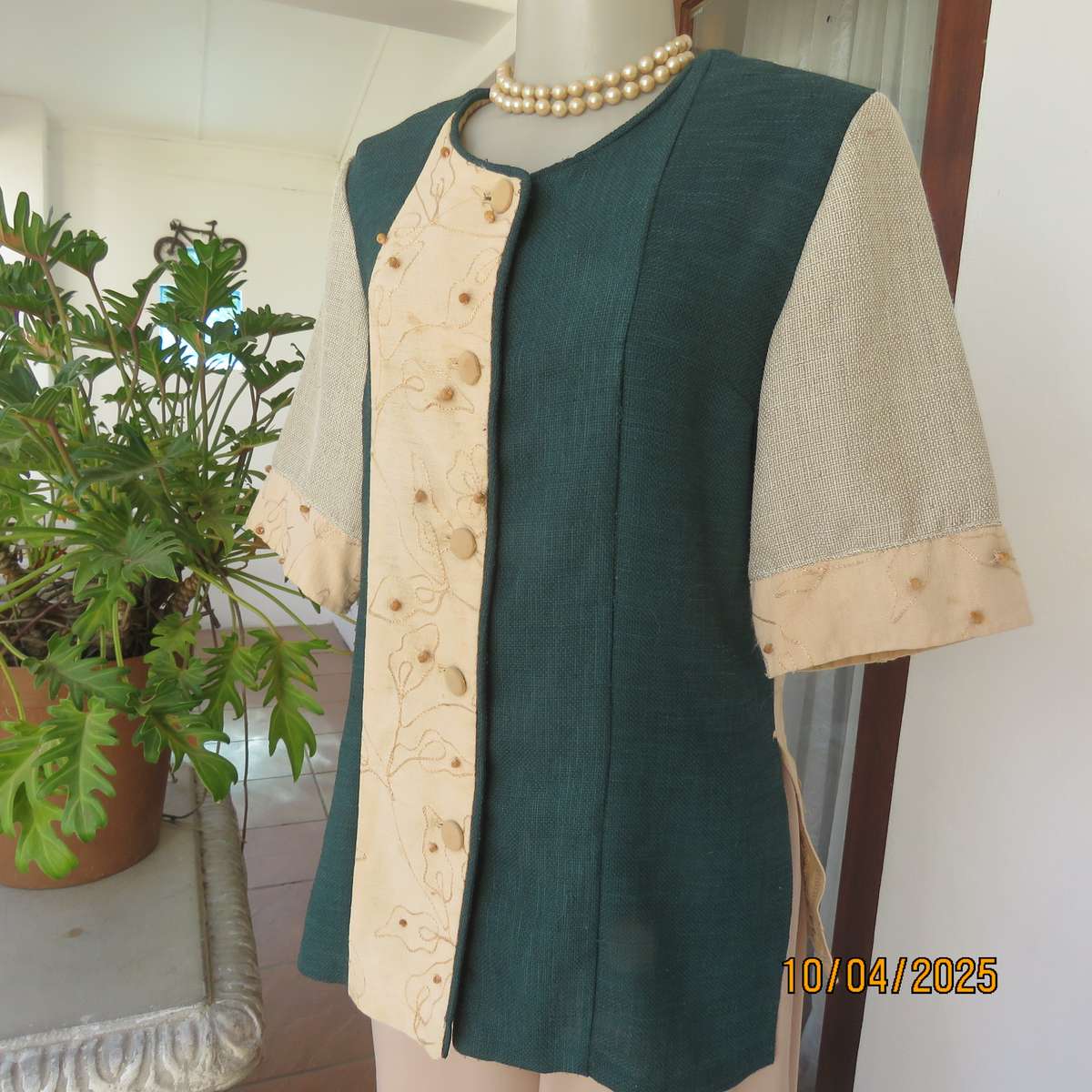 Boutique made woven polycotton beige - juniper green short sleeve top. Size 35.