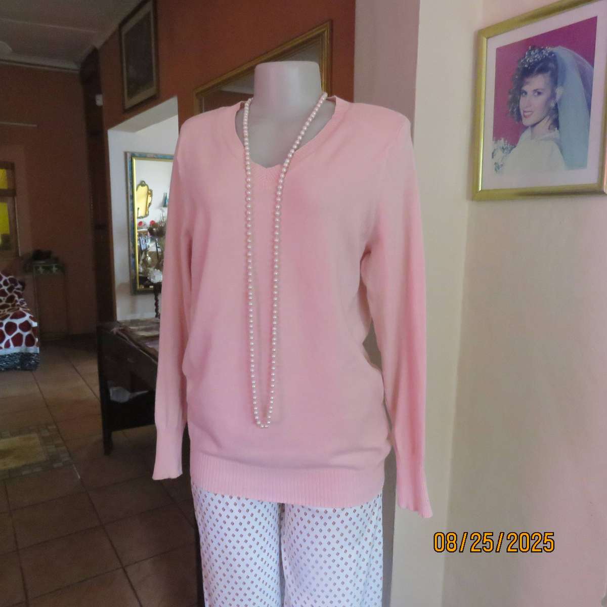 Soft peach pink pull over long sleeve V neck polyester-viscose-nylon cardigan. Size 38