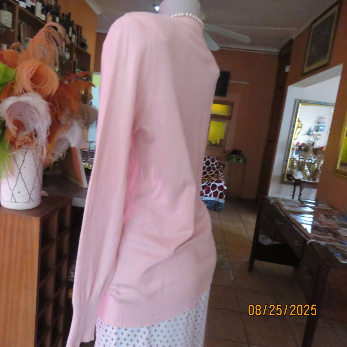 Soft peach pink pull over long sleeve V neck polyester-viscose-nylon cardigan. Size 38