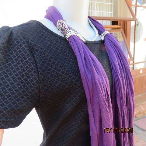Purple vertically creased 180cm long poly-viscose scarf with silver jewelry