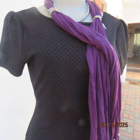 Purple vertically creased 180cm long poly-viscose scarf with silver jewelry