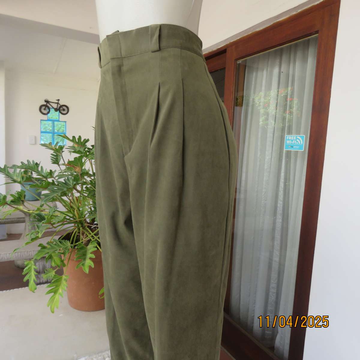 LADY QUEEN high waisted olive green suede look polyester pants size 40.