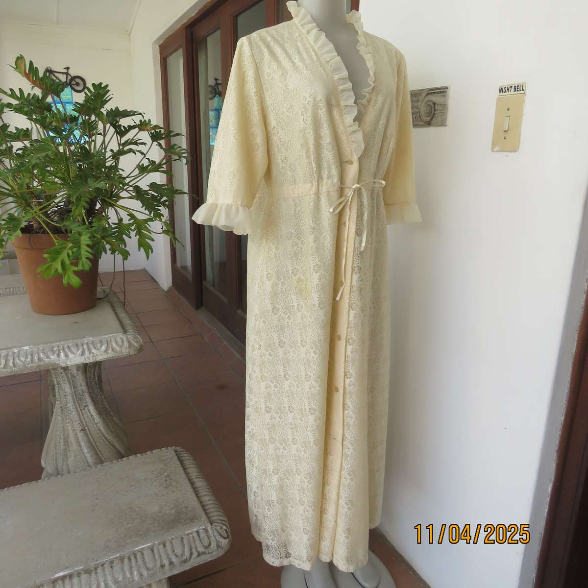 PRINCESS nostalgic rich cream nylon-lace button down night gown size Medium.