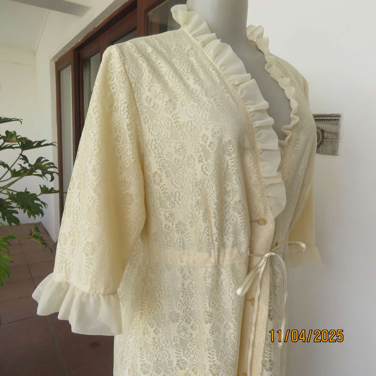 PRINCESS nostalgic rich cream nylon-lace button down night gown size Medium.