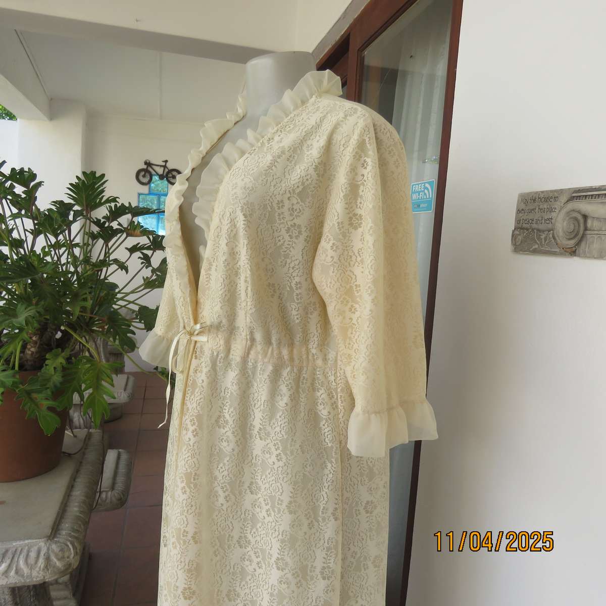 PRINCESS nostalgic rich cream nylon-lace button down night gown size Medium.